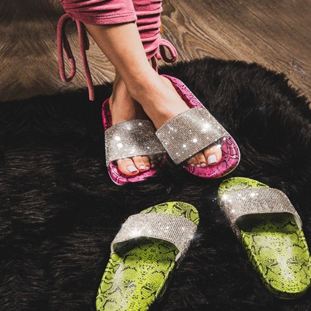 “Slither bling sandals” 💕💕🐍🐍